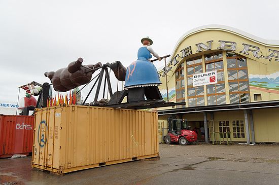 seit 14.07.2014: wegen der Baustelle werden manche Stellen im Durchgang vom Esperantoplatz zur Bavaria zeitweilig gesperrt(&copy;Foto: Martin Schmitz)